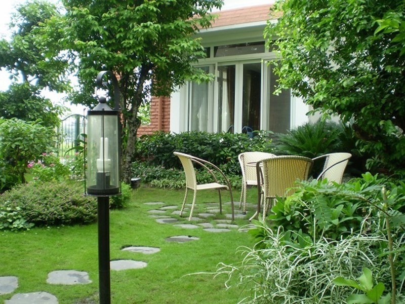 Bí quyết thiết kế sân vườn trước nhà ấn tượng thu hút đầy độc đáo