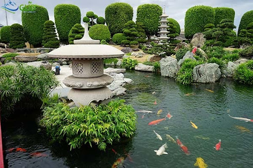 Tiểu cảnh hồ cá koi sân vườn đẹp mắt được nhiều người yêu thích